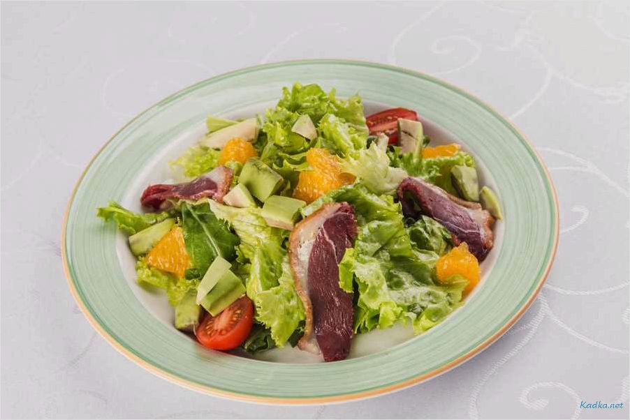 Салат с копченой утиной грудкой — рецепт приготовления, питательность и варианты подачи