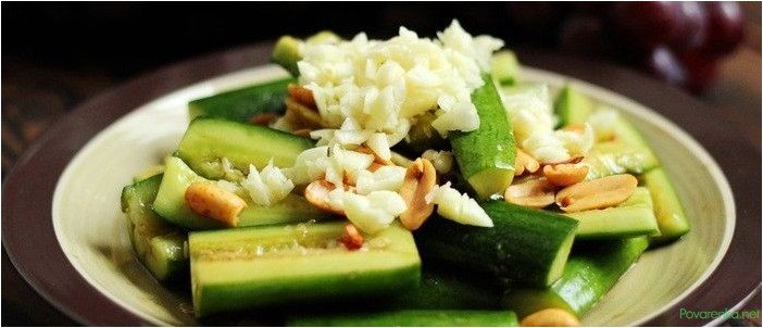 Salat bitierte cucumbers