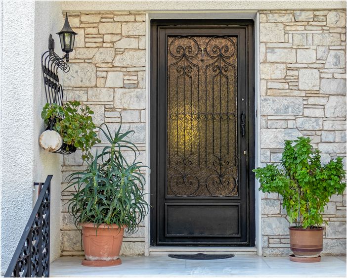 Как выбрать входную дверь для квартиры и дома: советы эксперта